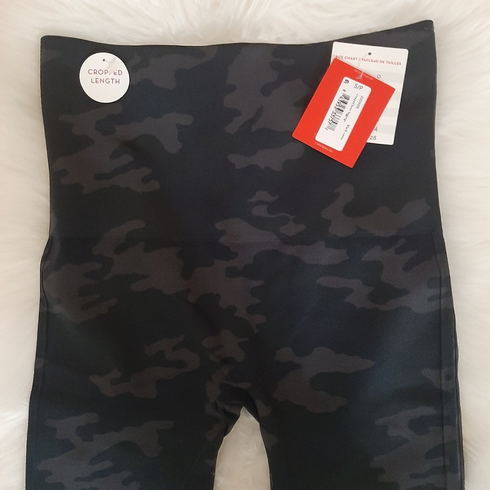 NWT SPANX Look At Me Now Seamless Shaping Cropped Camo Leggings - Picture 6 of 10